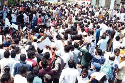 చలో విజయవాడ  ఉద్రిక్తం